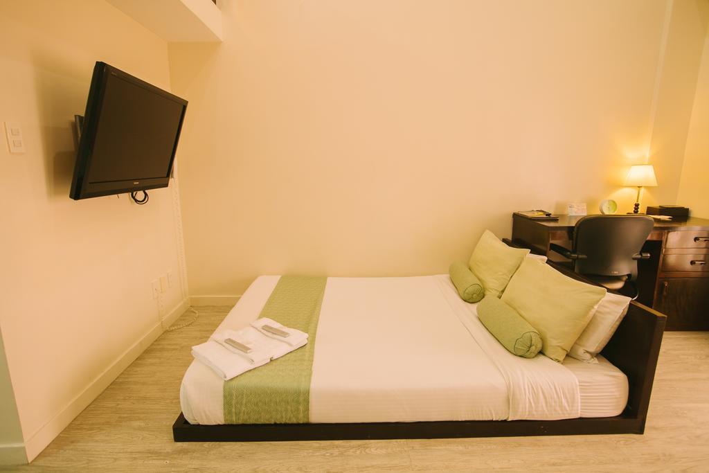 Subic Coco Hotel Olongapo Chambre photo